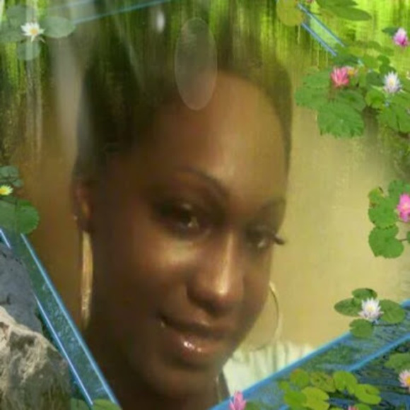 Meet your Posher, Fatima - Picture 1 of 1